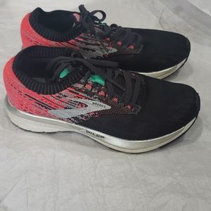 LAST DAY Brooks Sz 6 Ricochet sneakers